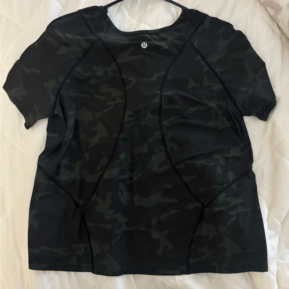 lululemon athletica Camo Short Sleeve Tee
